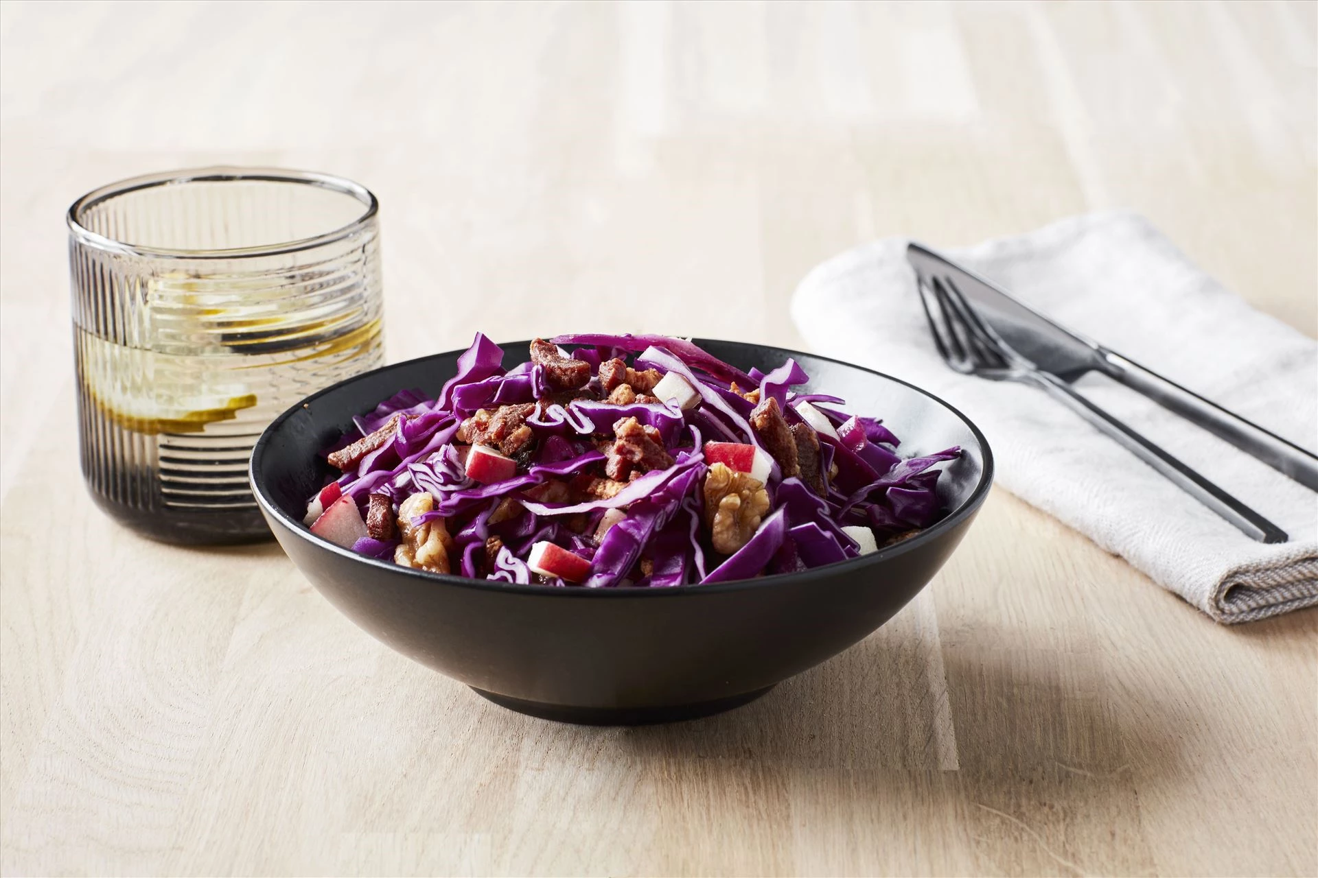 Rødkålssalat med bacontern