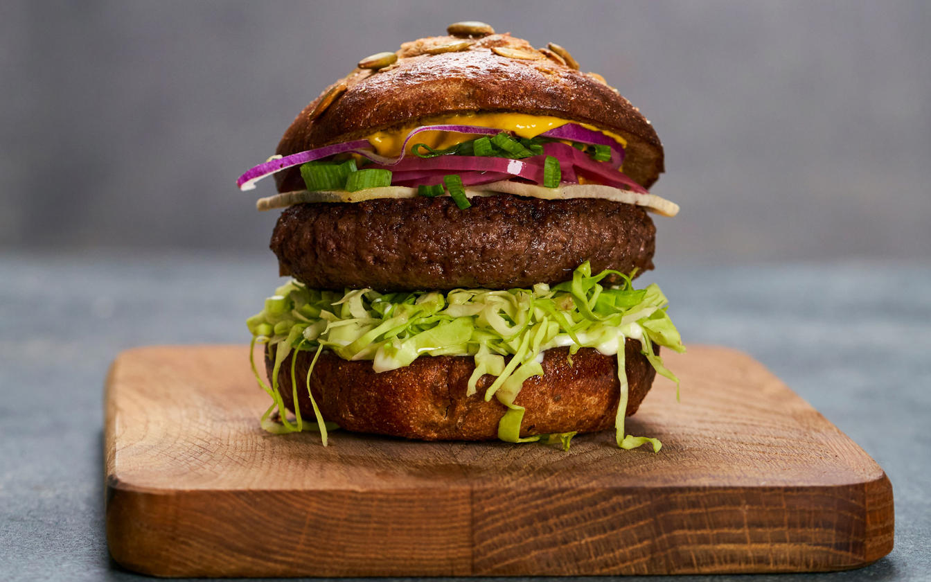 Burger med rugbolle og blåskimmel