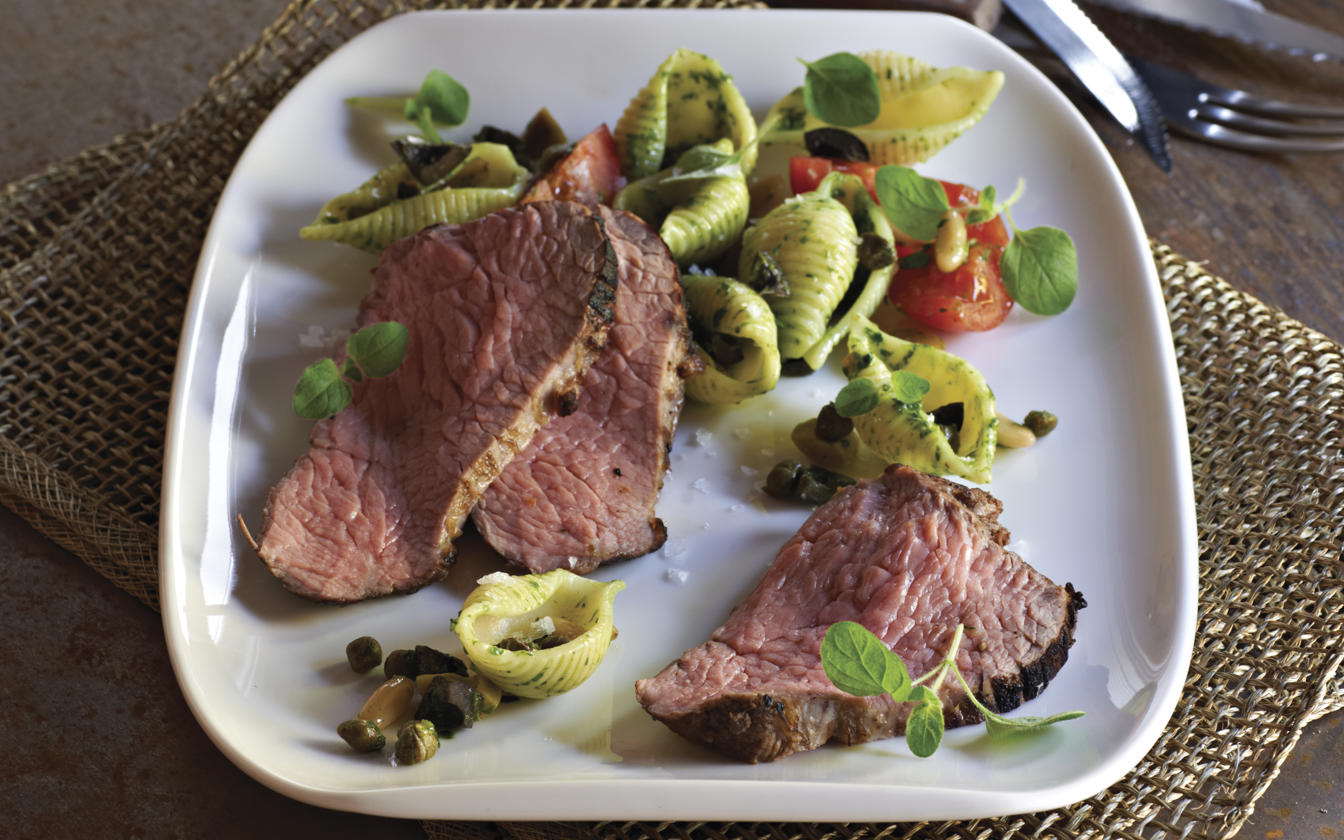 Grillet cuvette i rødvinsmarinade og pastasalat