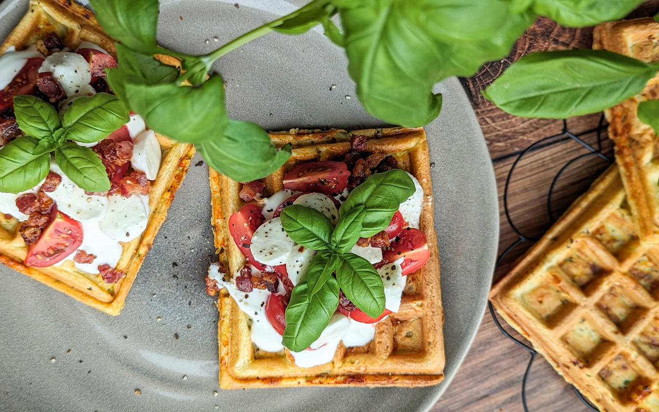 Madpakkevafler med grønt og bacon