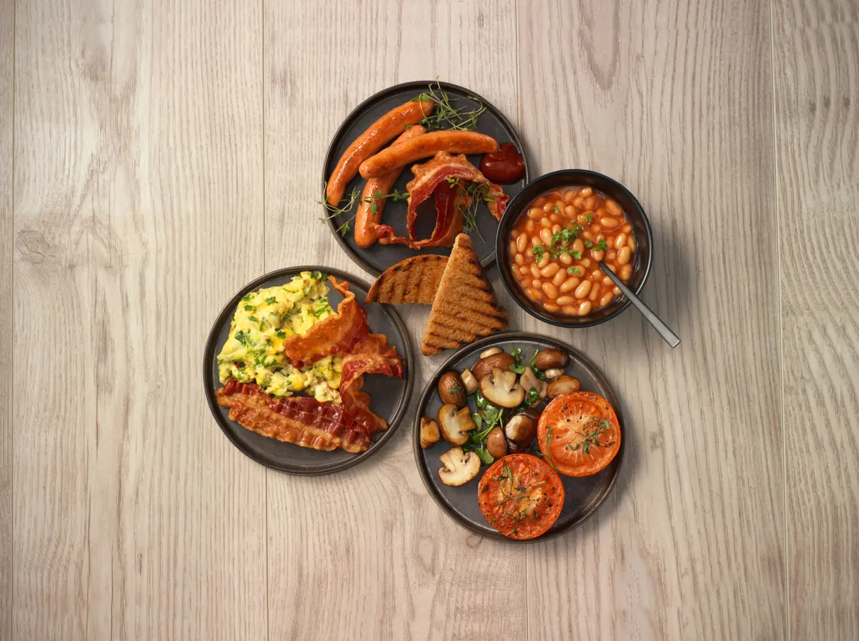 Brunch med æg og bacon