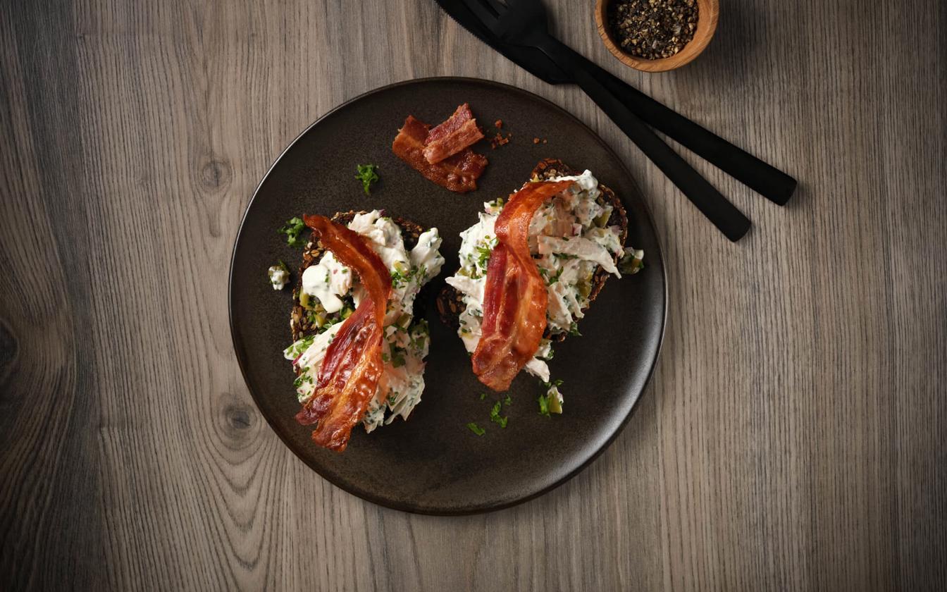 Rugbrød med hønsesalat