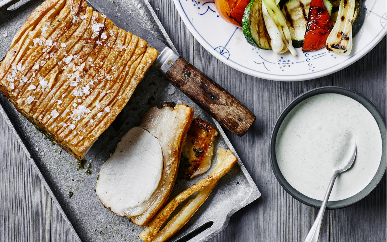 Krydret flæskesteg med grillede grøntsager