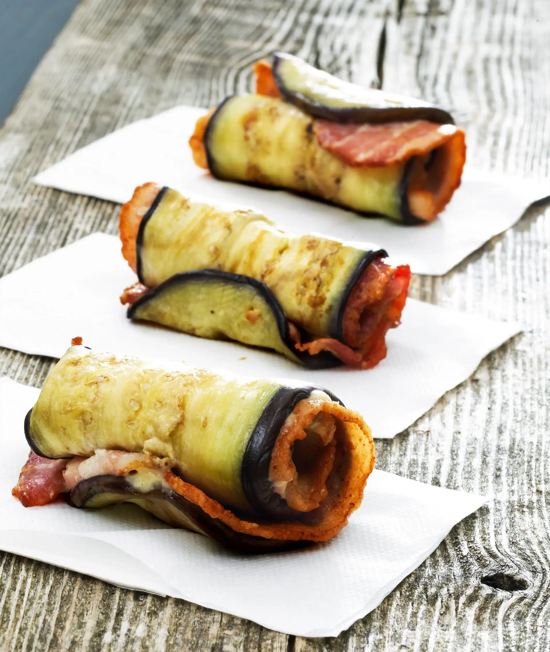 Auberginenröllchen mit Bacon