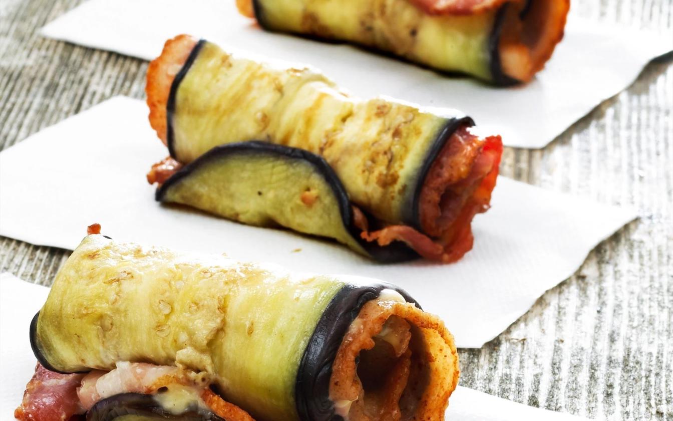 Auberginer med bacon og hvidløgsmayonnaise