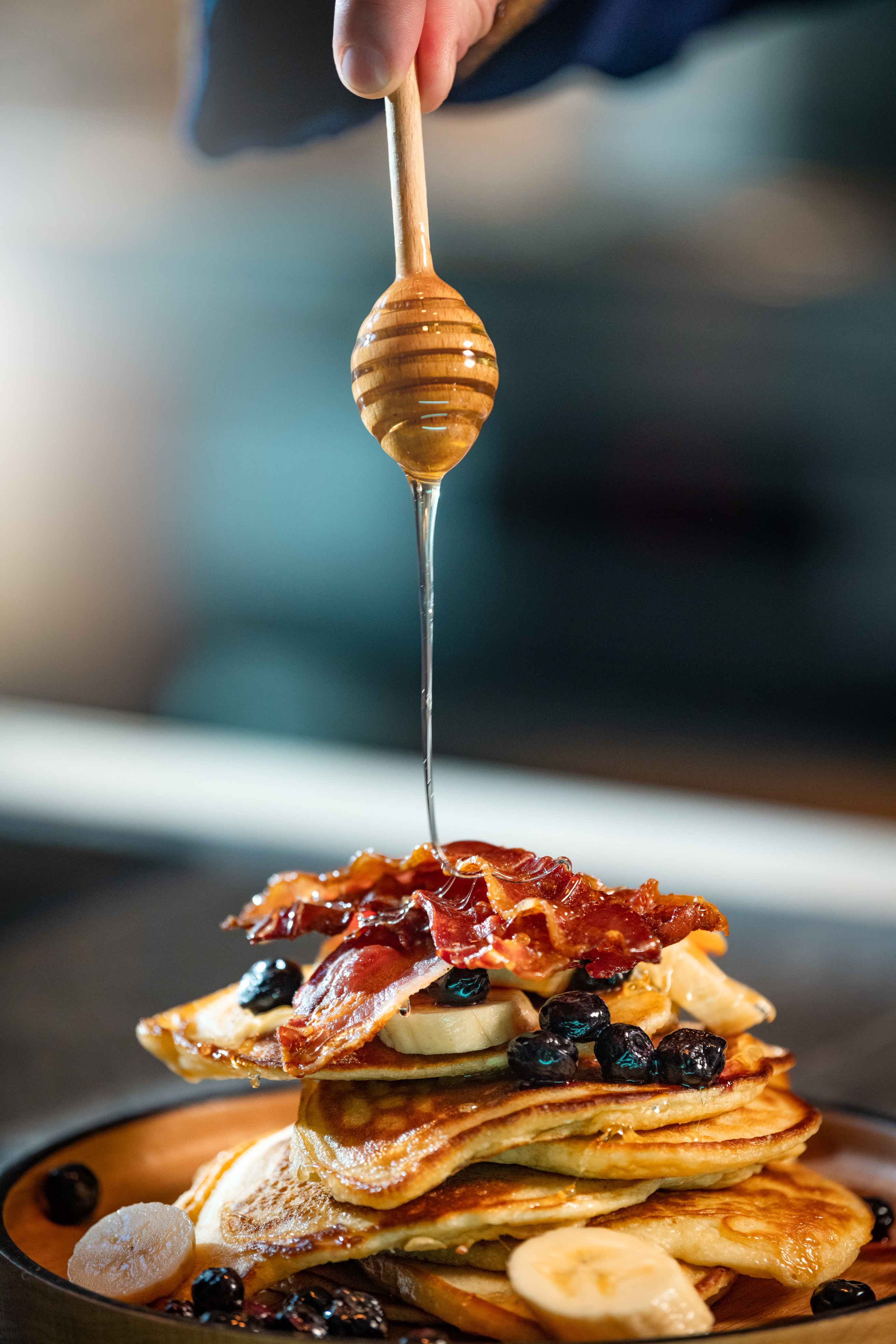 American Pancakes mit Bacon, Butter und Sirup