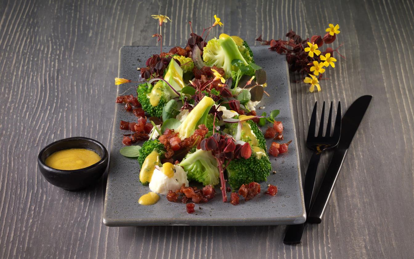 Broccolisalat med sennepsdressing