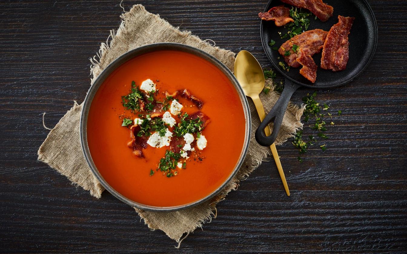 Krydret tomatsuppe med bacon og feta