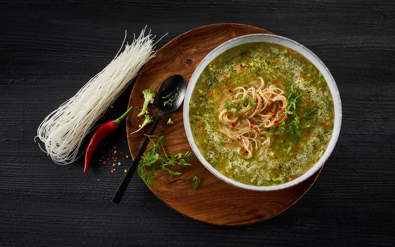 Broccolisuppe med nudler og spidskommen