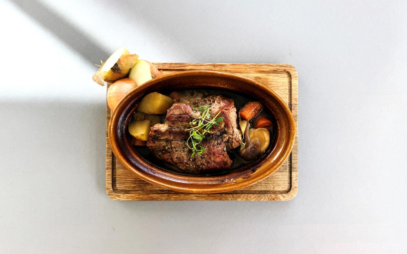 Ølbraiseret nakkefilet i stegeso