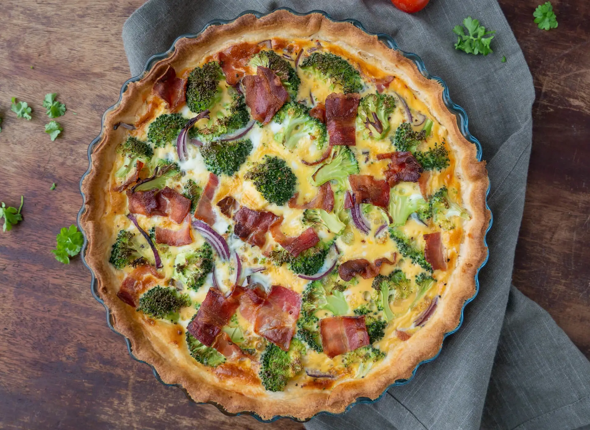Brokkoli–Quiche mit Bacon