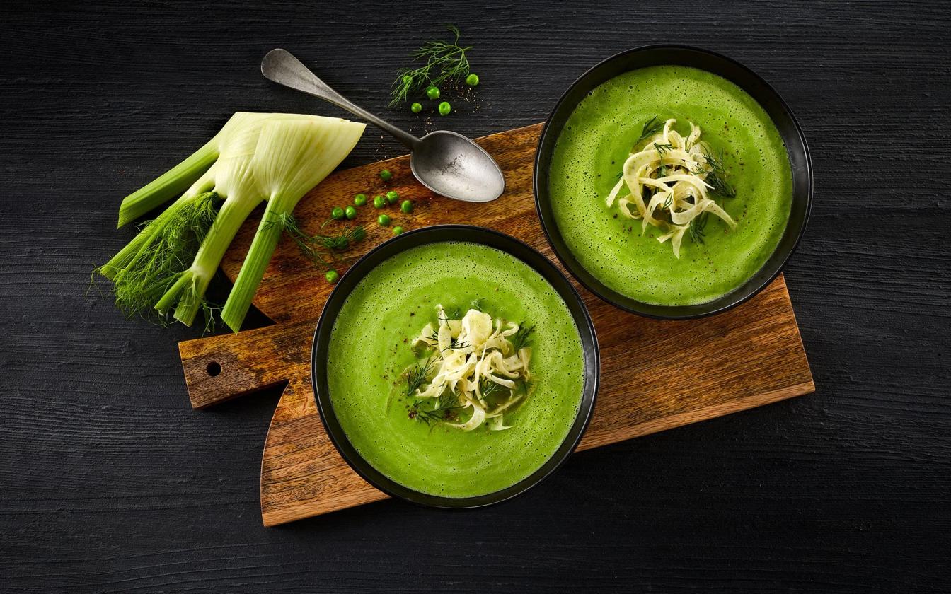Ærtesuppe med fennikelsalat