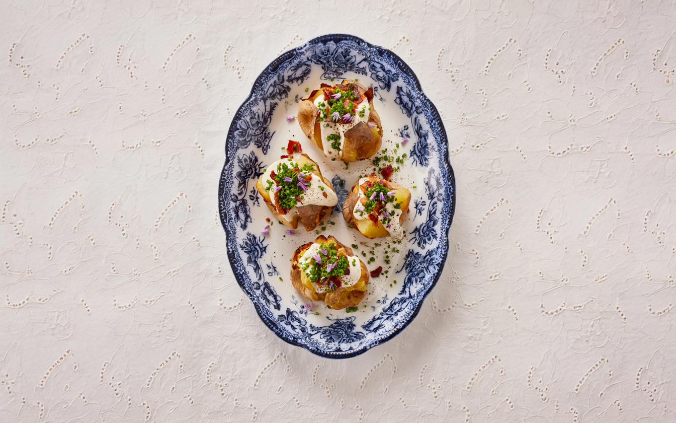Bagte kartofler med bacon og creme fraiche