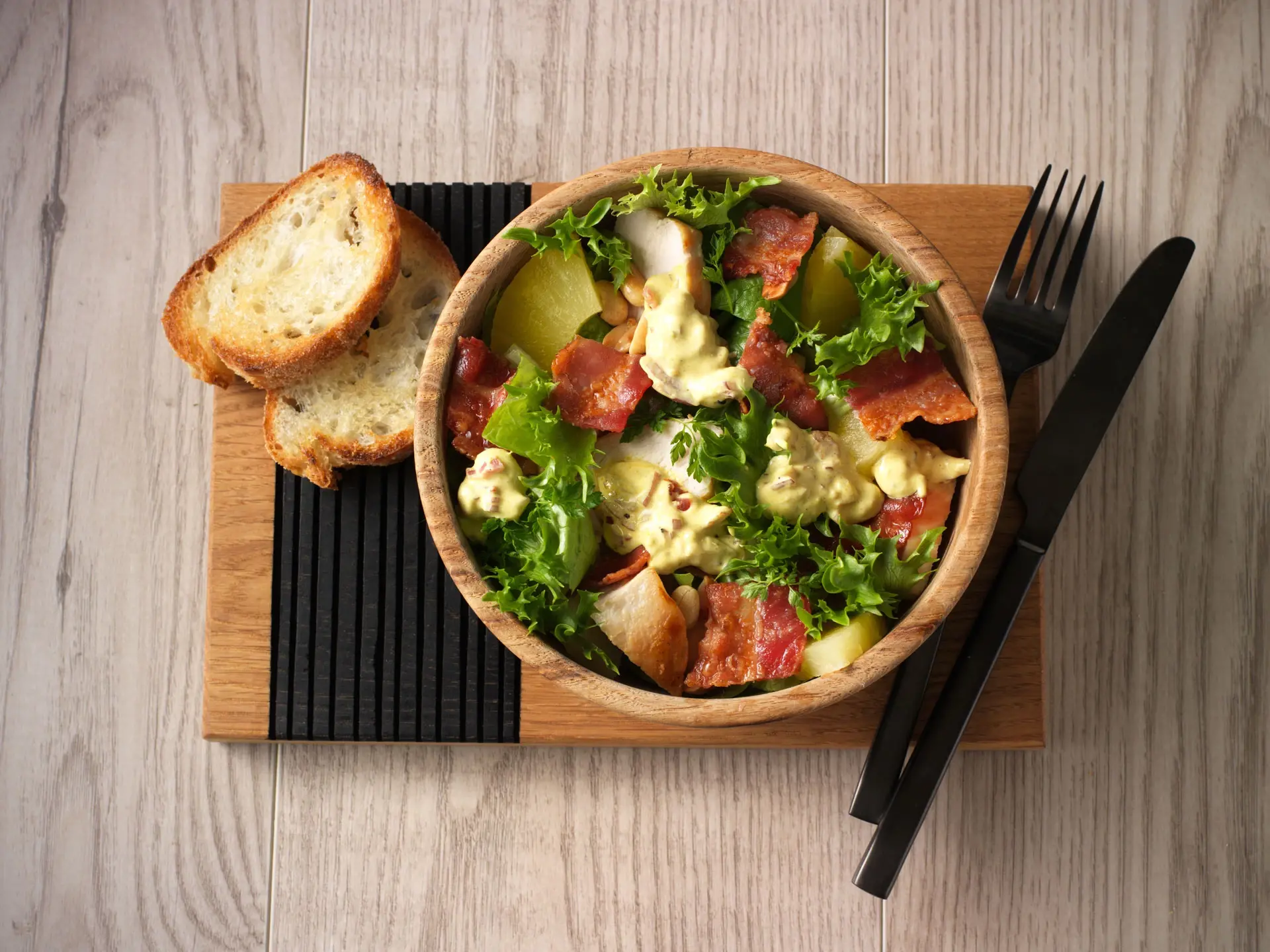 Sallad med kyckling och bacondressing