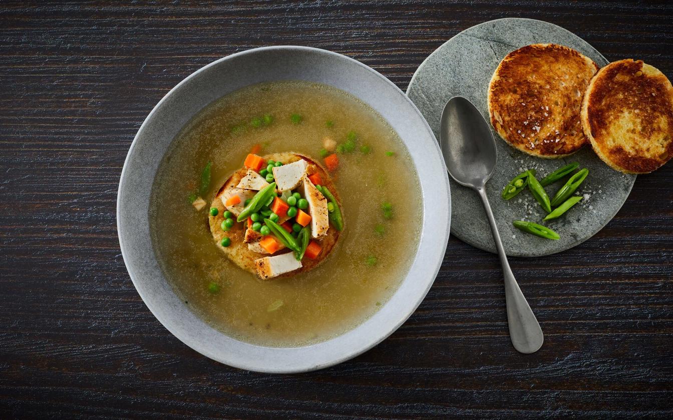 Hønsekødssuppe med stegt kylling