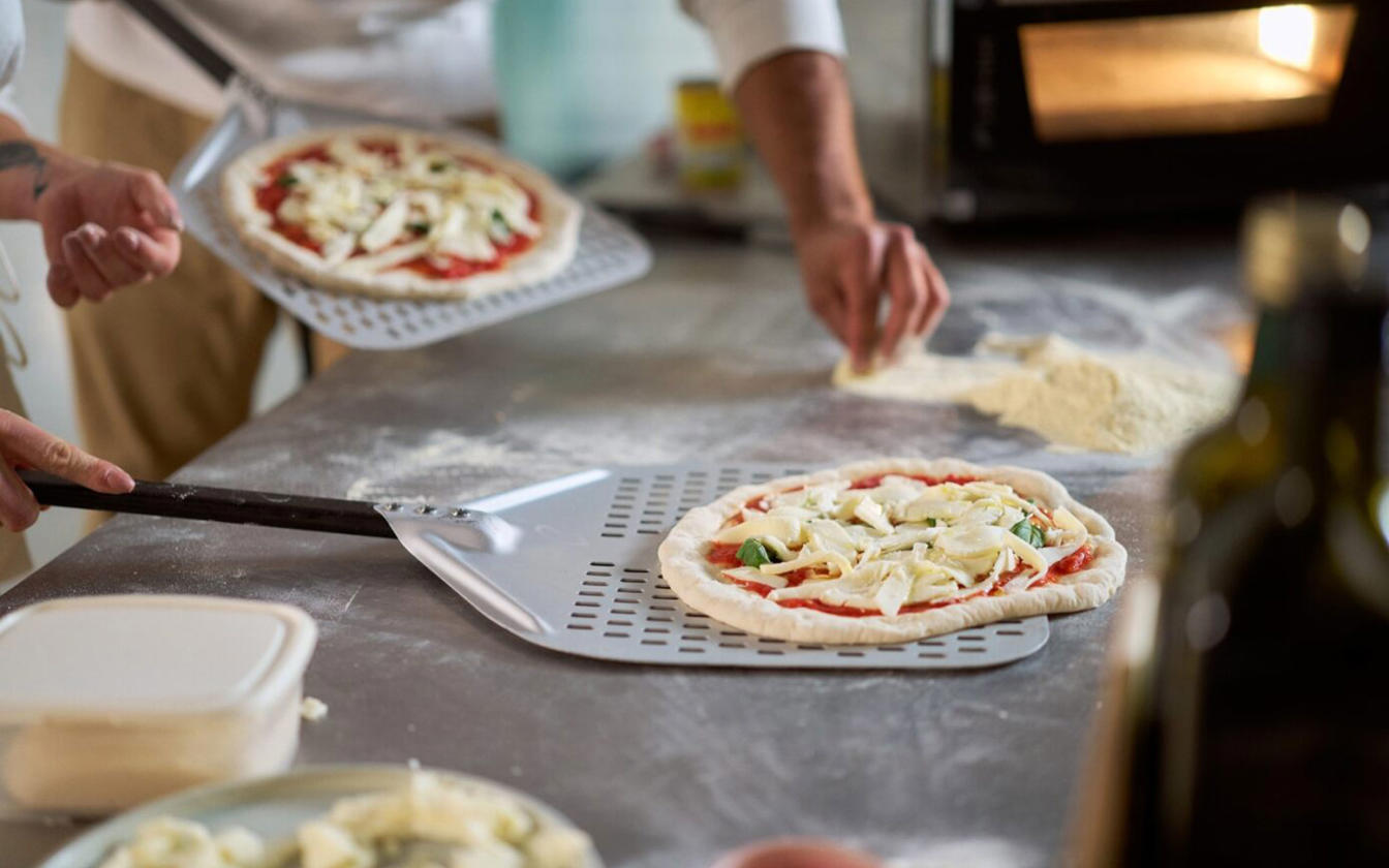 Sådan bygger og bager du din pizza