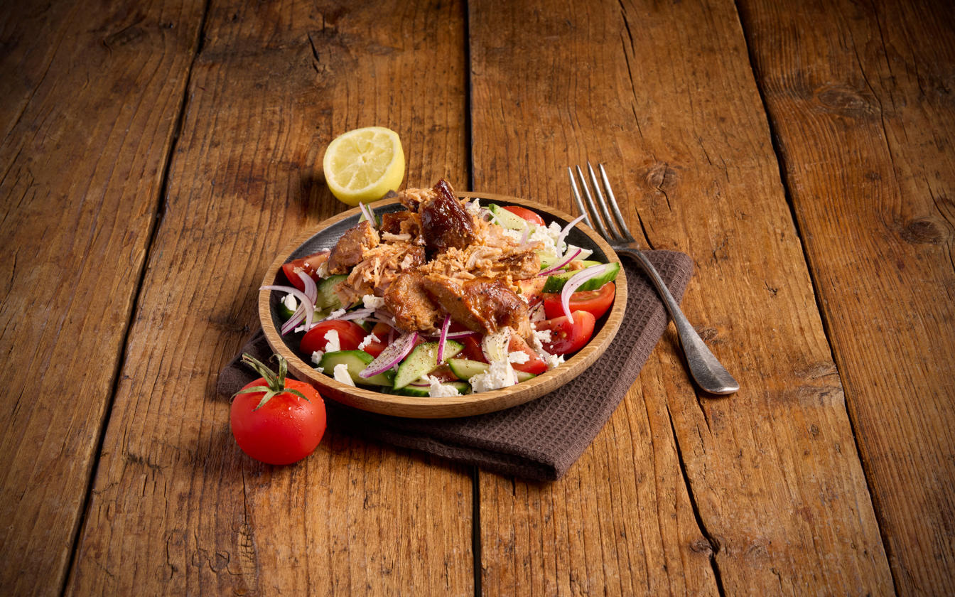 Græsk salat med Pulled Pork Gyros