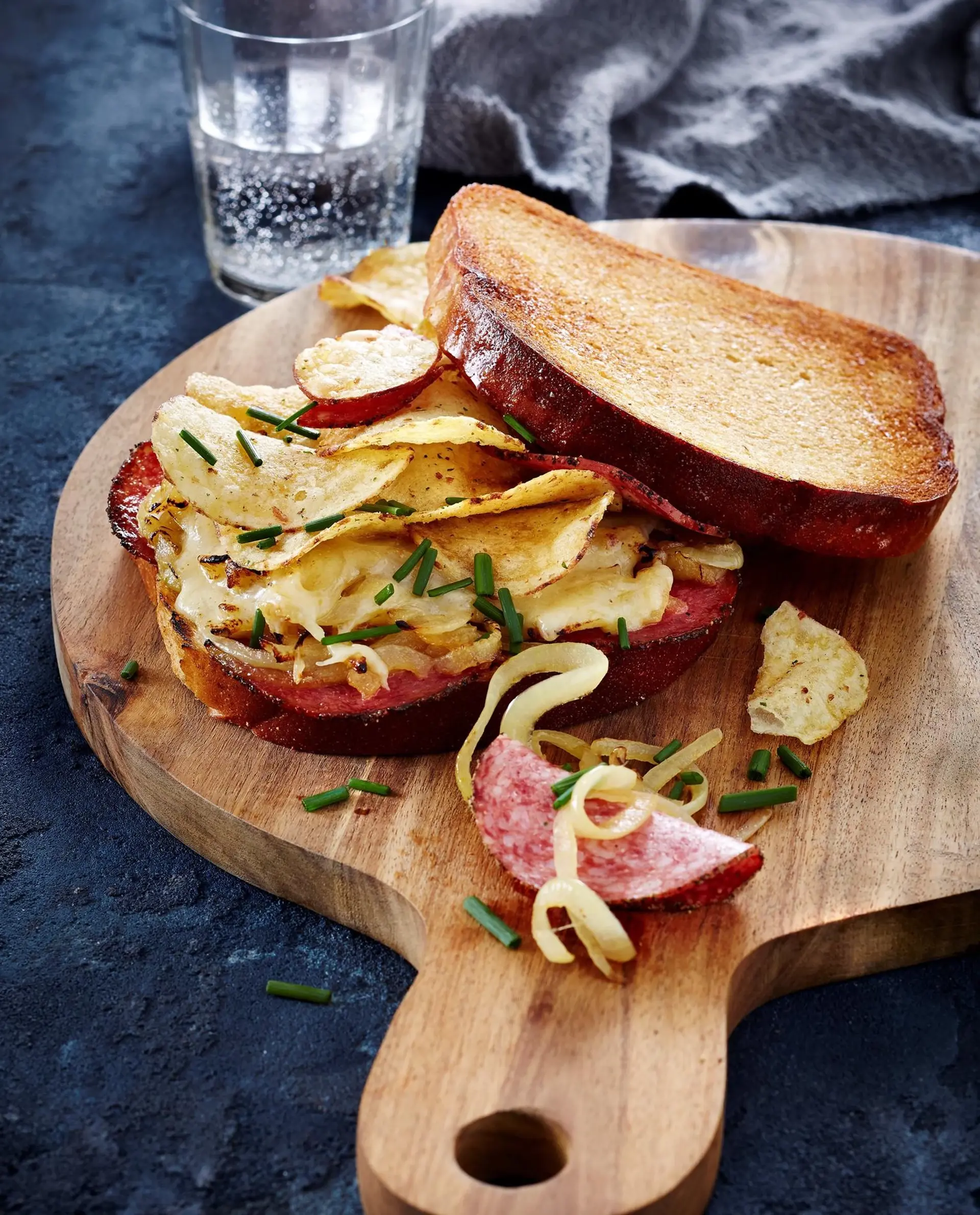 Grillad sandwich med salami