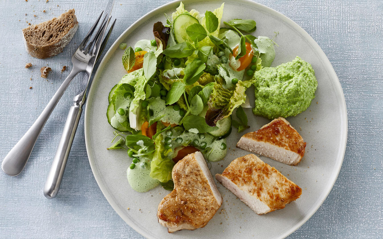 Koteletter med ærtepuré og grøn salat