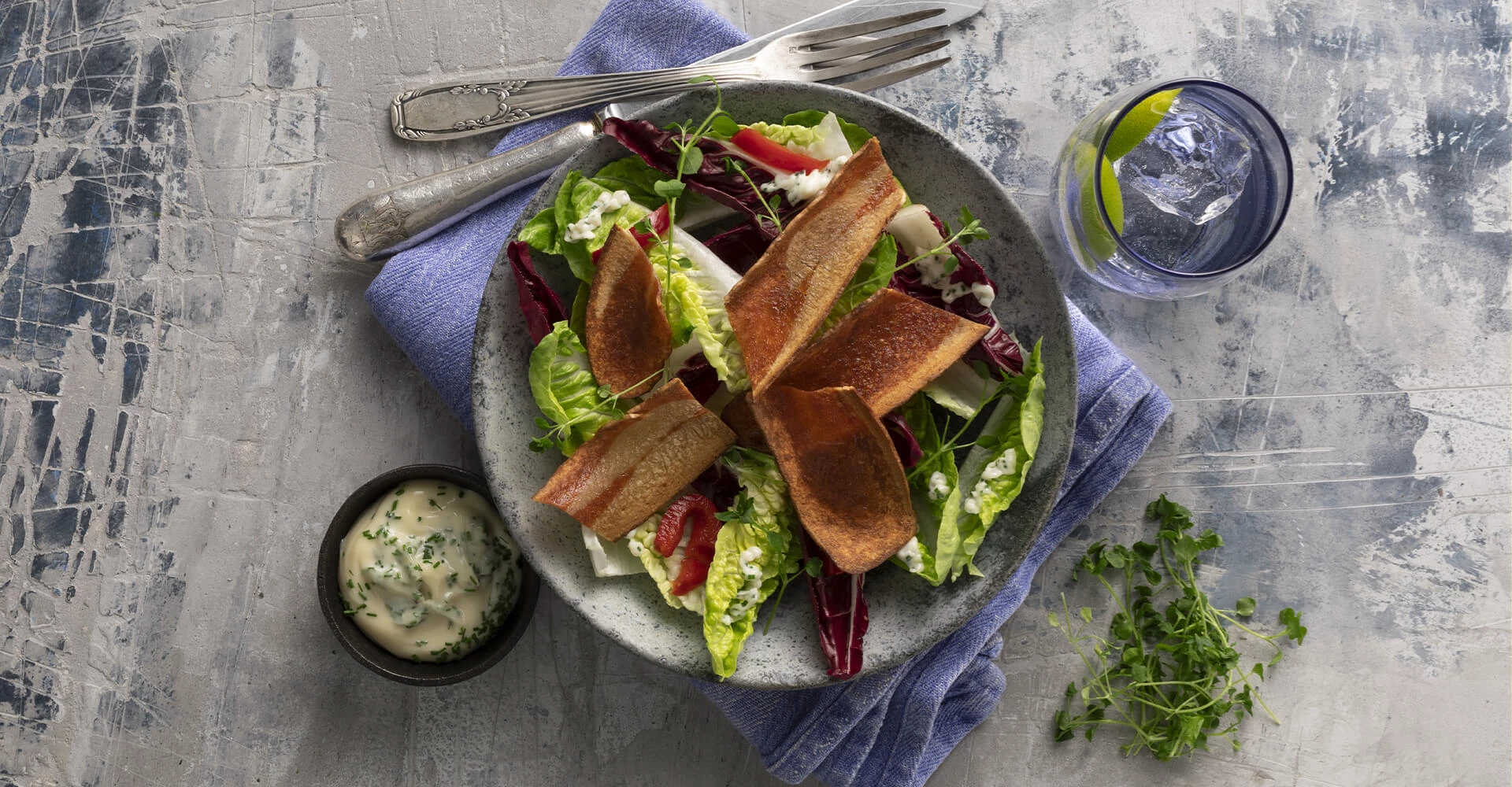 Salat med veggie bacon