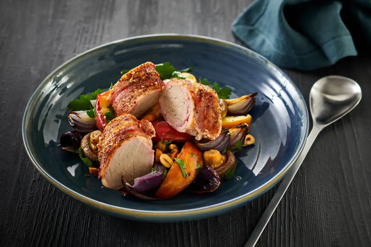 Schweinefilet im Baconmantel mit Äpfeln - Danish Crown Schweinefilet im Baconmantel mit Äpfeln - Danish Crown