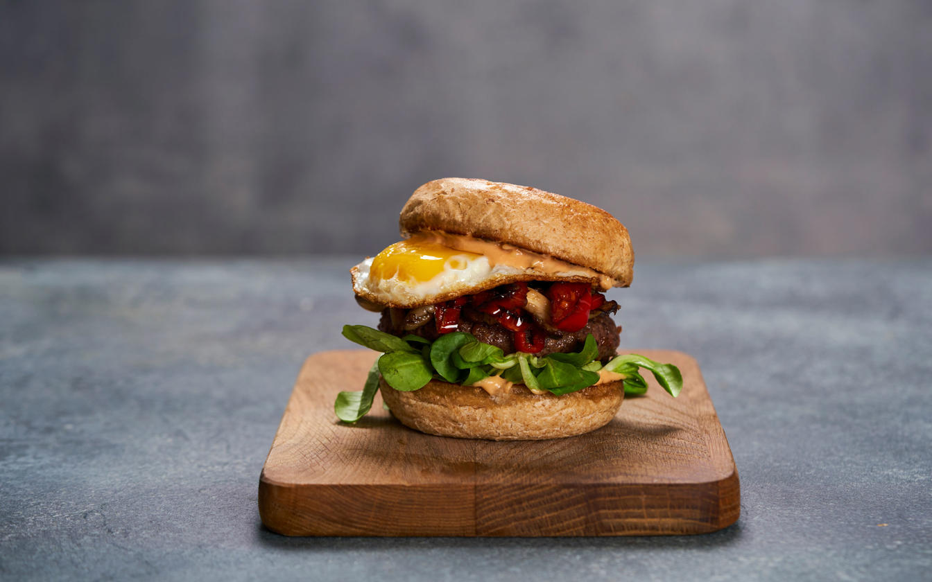 Burger med Skyrdressing