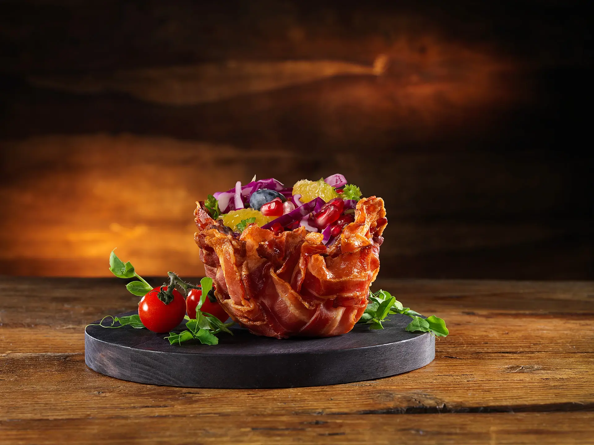 Tartellette di bacon con insalata di cavolo rosso