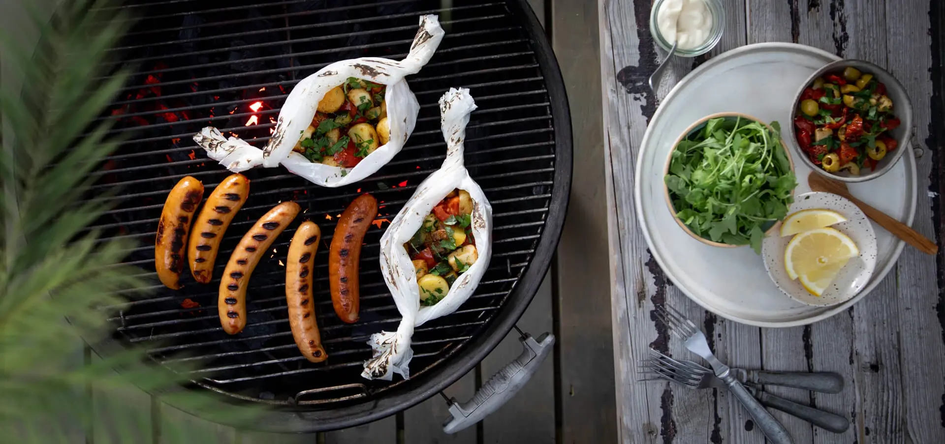 Grillade grönsakspaket med Ostfrankfurter
