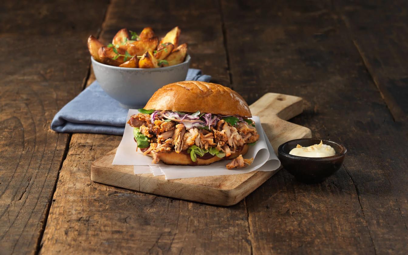 Pulled Pork burger med coleslaw