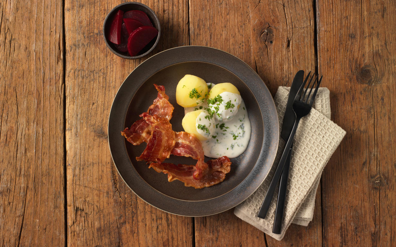 Stegt bacon med persillesovs