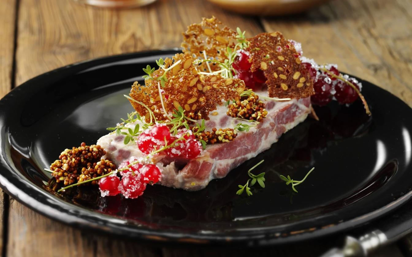 Sylte med rysteribs og bacon