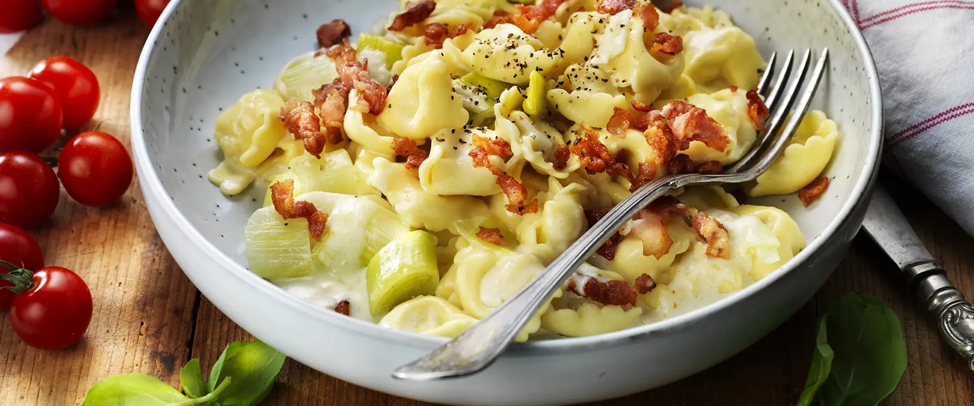 Krämig tortellini med bacon