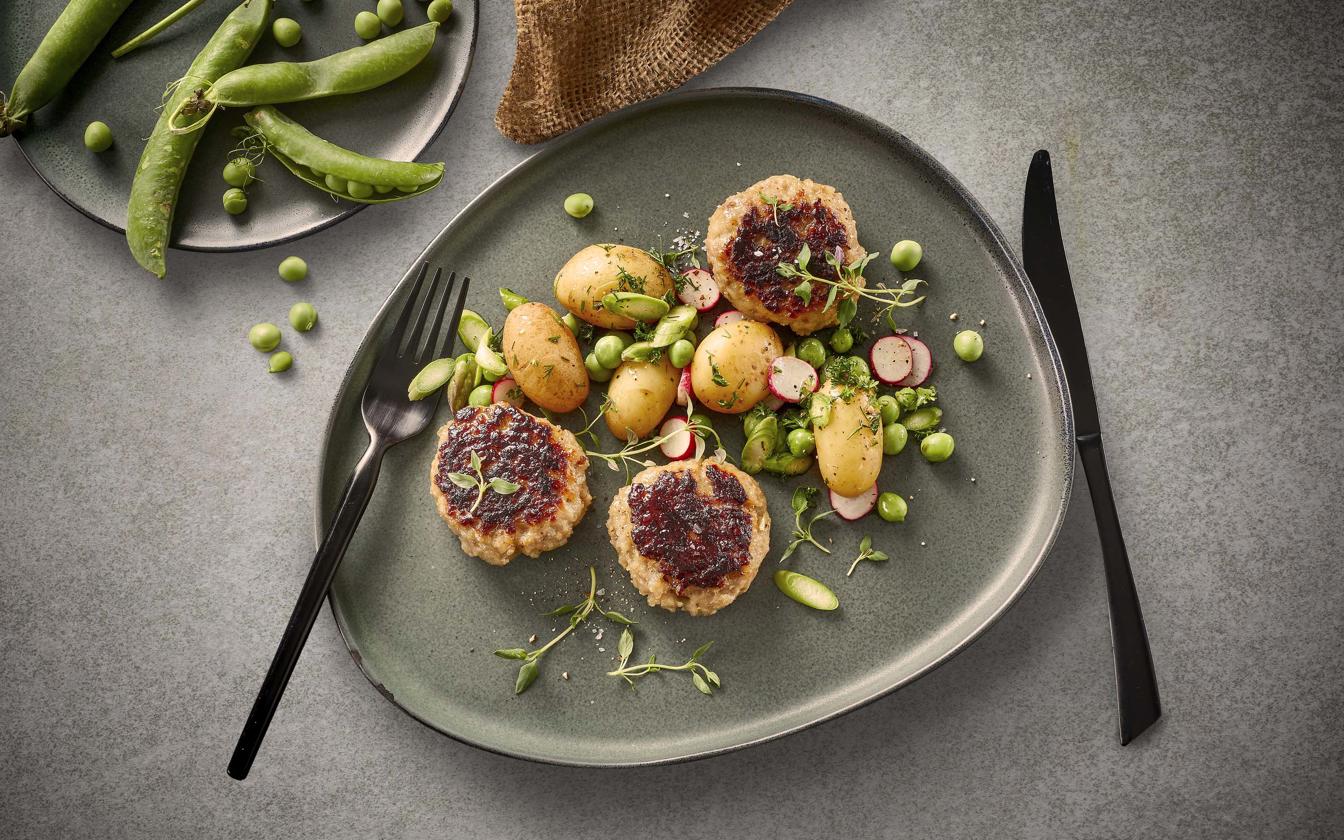 Frikadeller med grøn kartoffelsalat