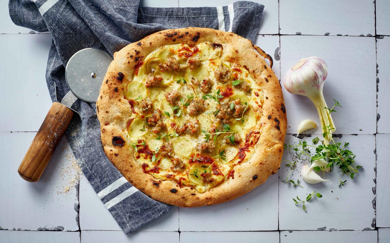 Pizza med kartofler og medister