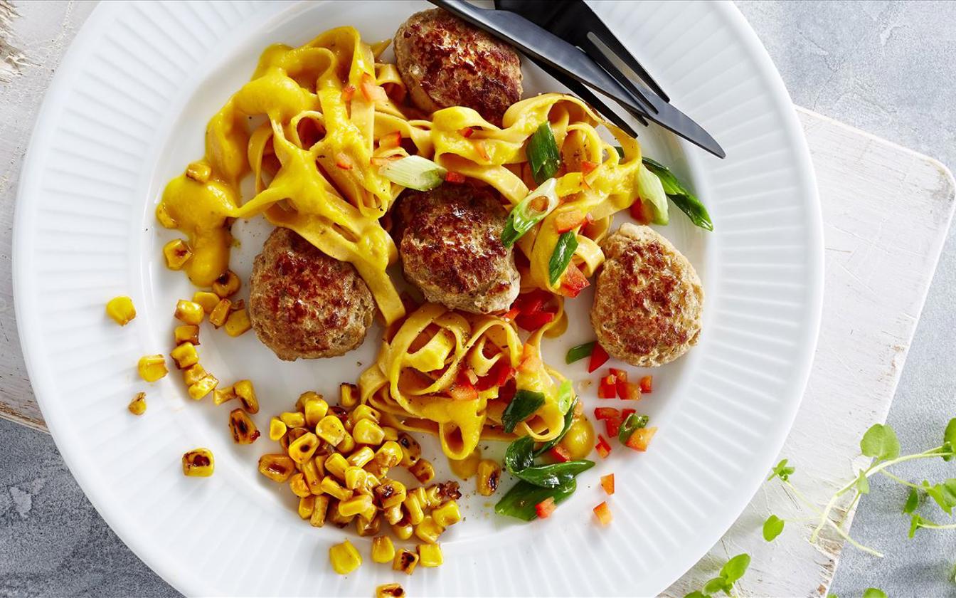 Grøntsagsfrikadeller med gulerodspasta