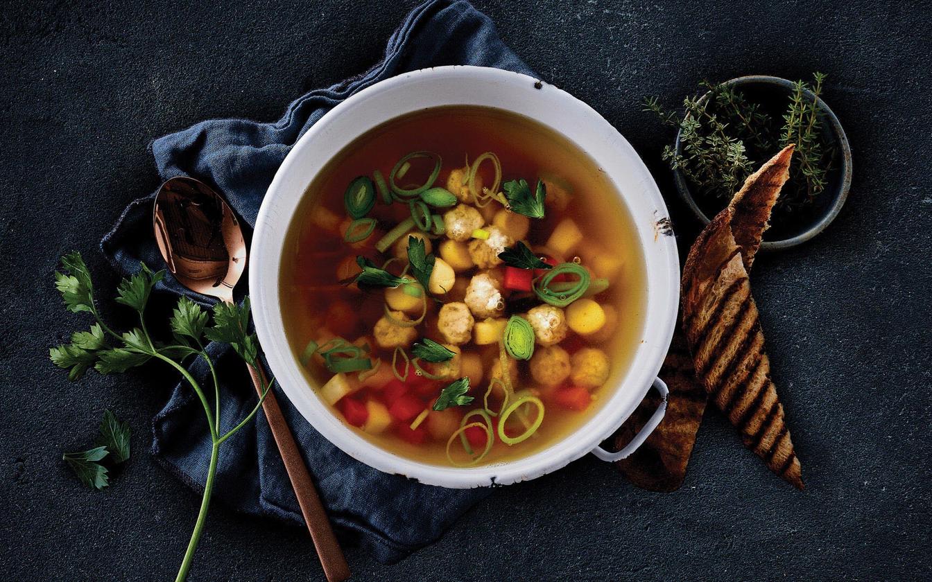 Hjemmelavet oksekødssuppe