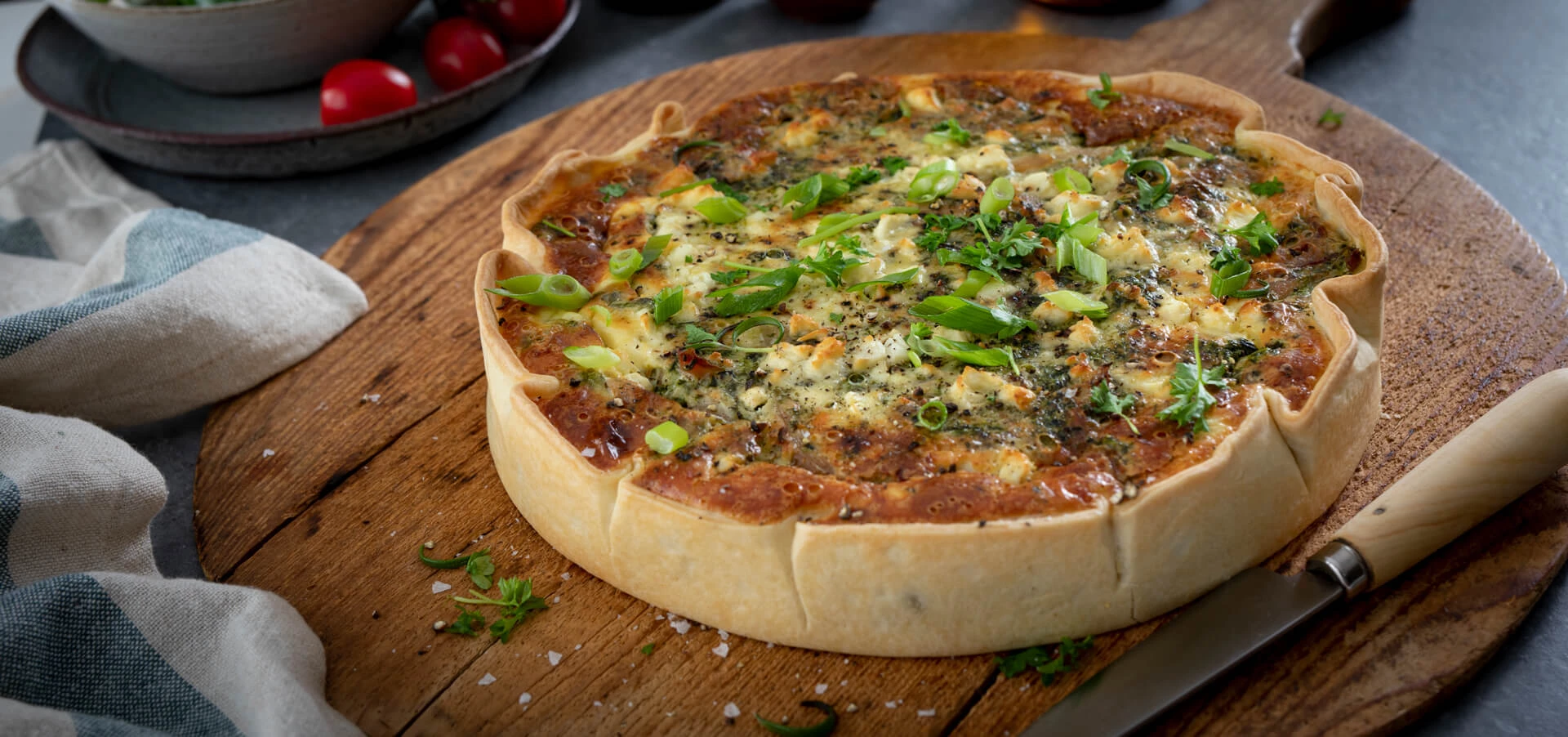 Kyllingetærte med fetaost og bacon