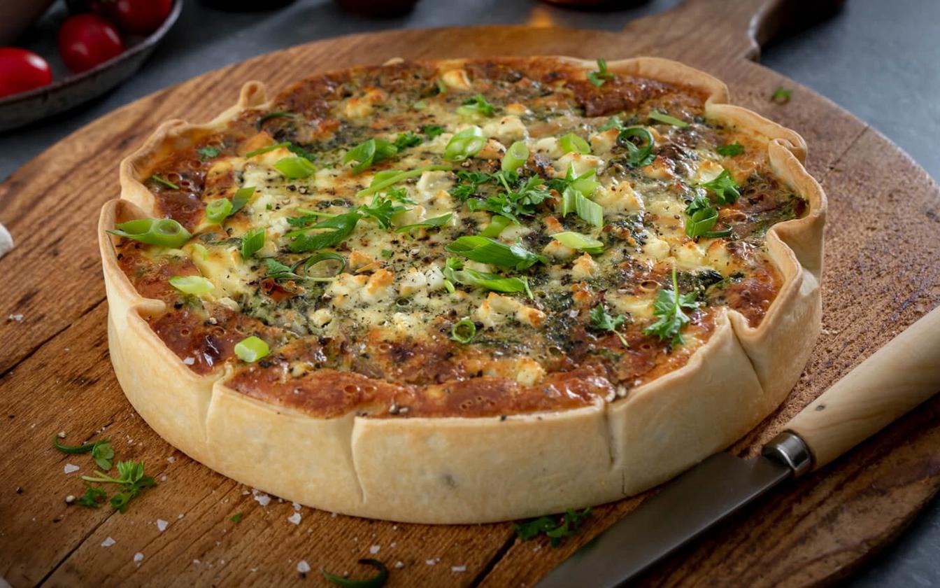 Kyllingetærte med fetaost og bacon