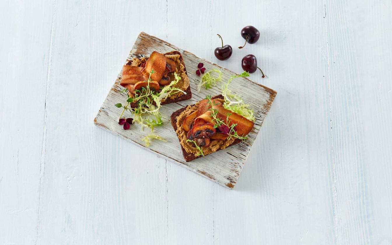 Hjemmelavet smørrebrød med veggie postej