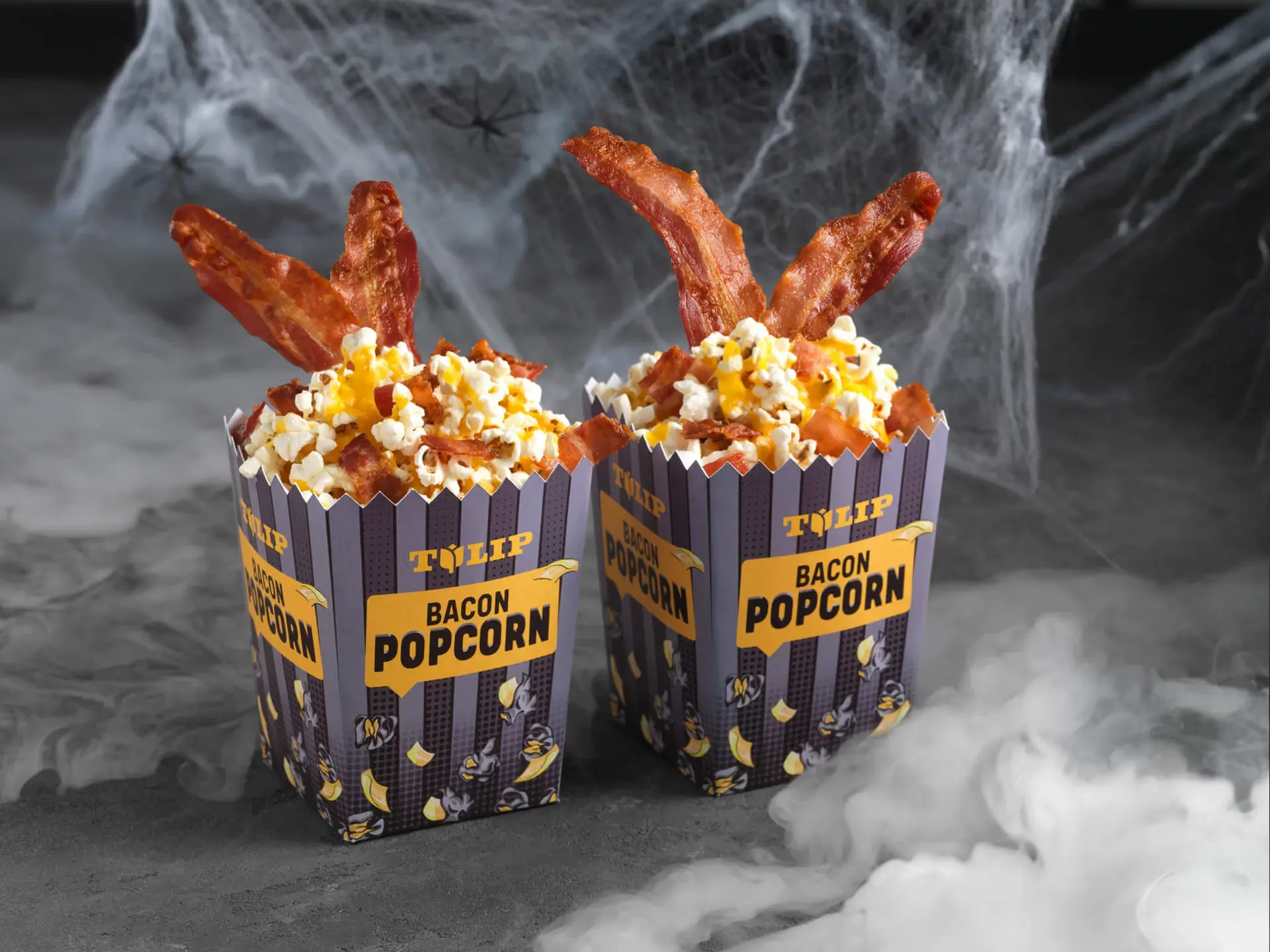 Läskiga cheddarpopcorn med bacon