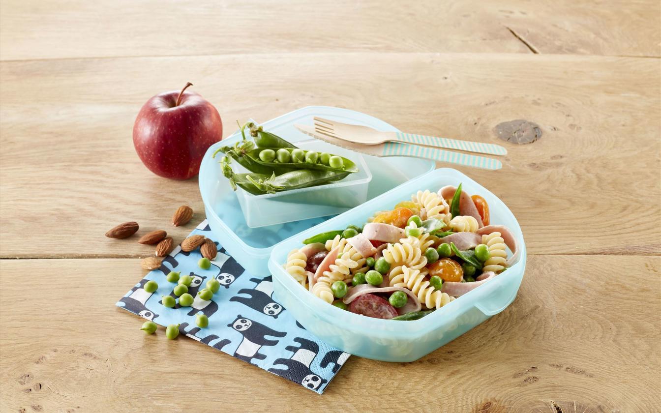 Cremet pastasalat med skinke og ærter