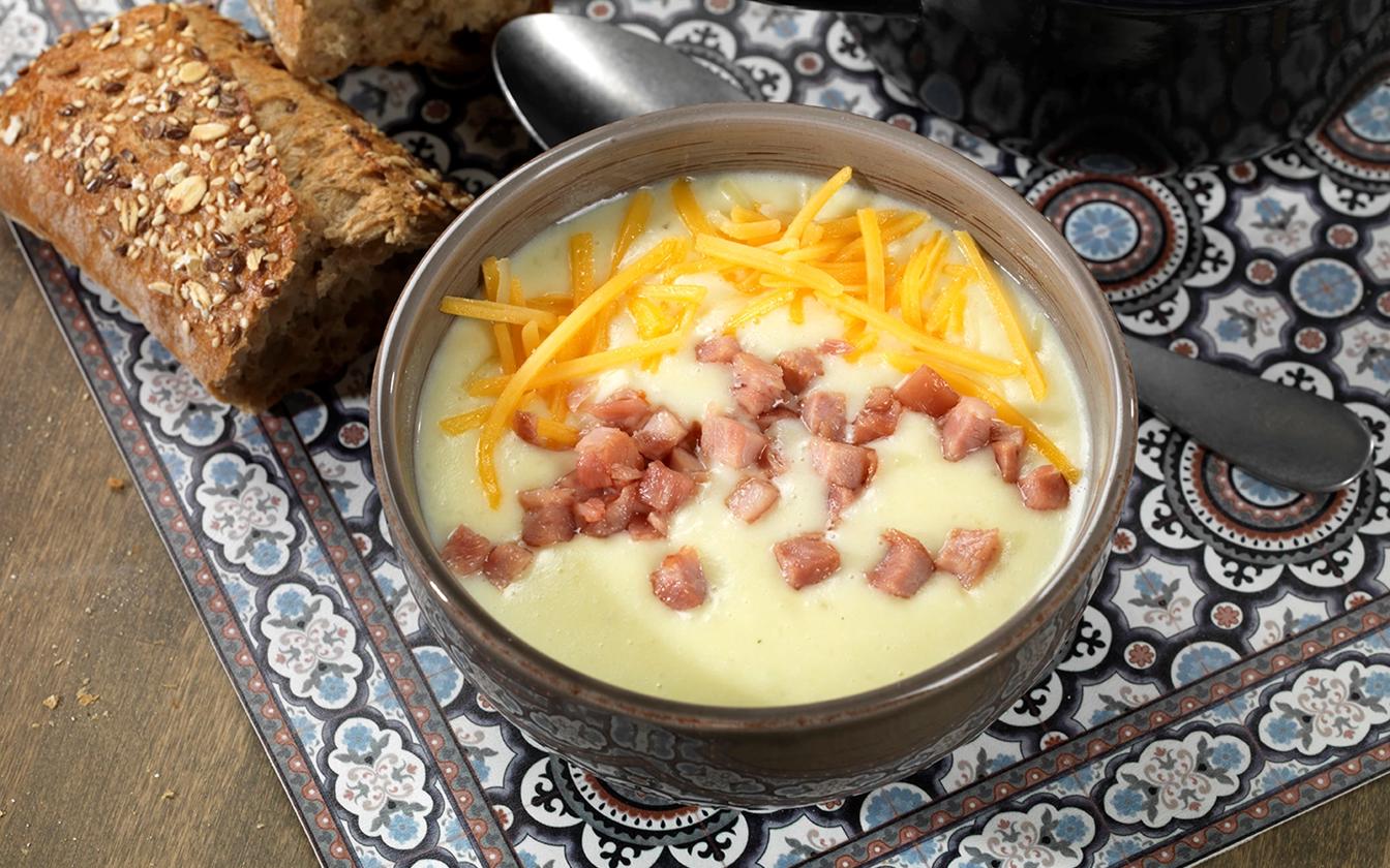 Potet og jordskokk suppe med bacon