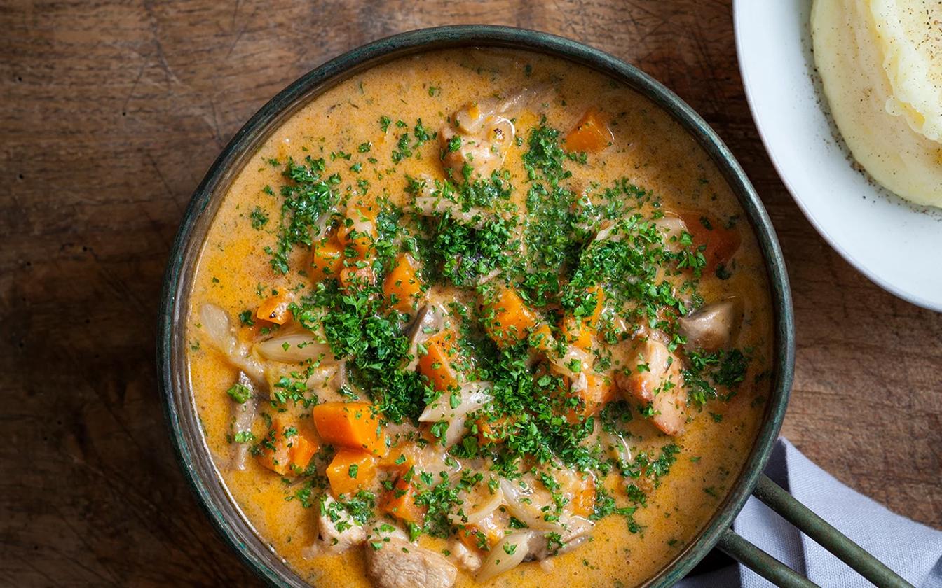Gris stroganoff med kartoffelmos