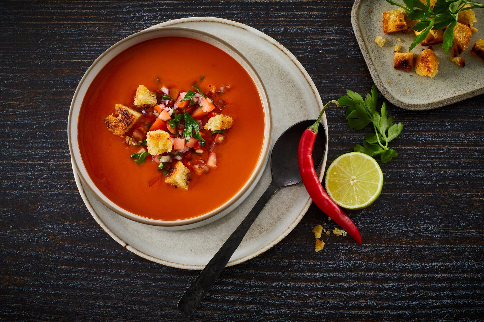 Tomatsuppe med frisk tomatsalsa