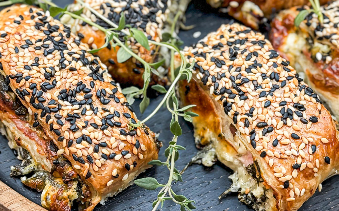 Skinkegifler med feta og spinat