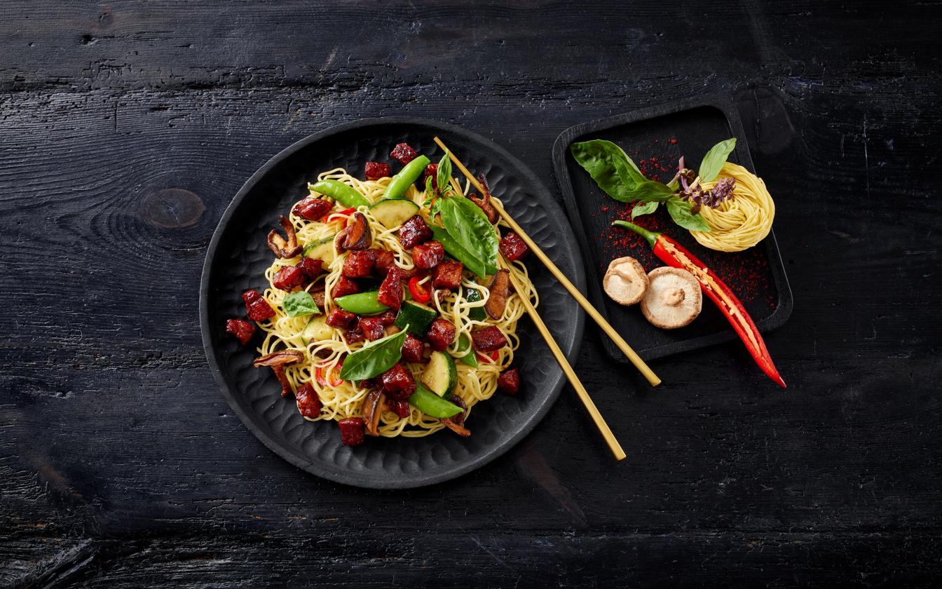 Nudler med Teriyaki Style Bacon Cubes