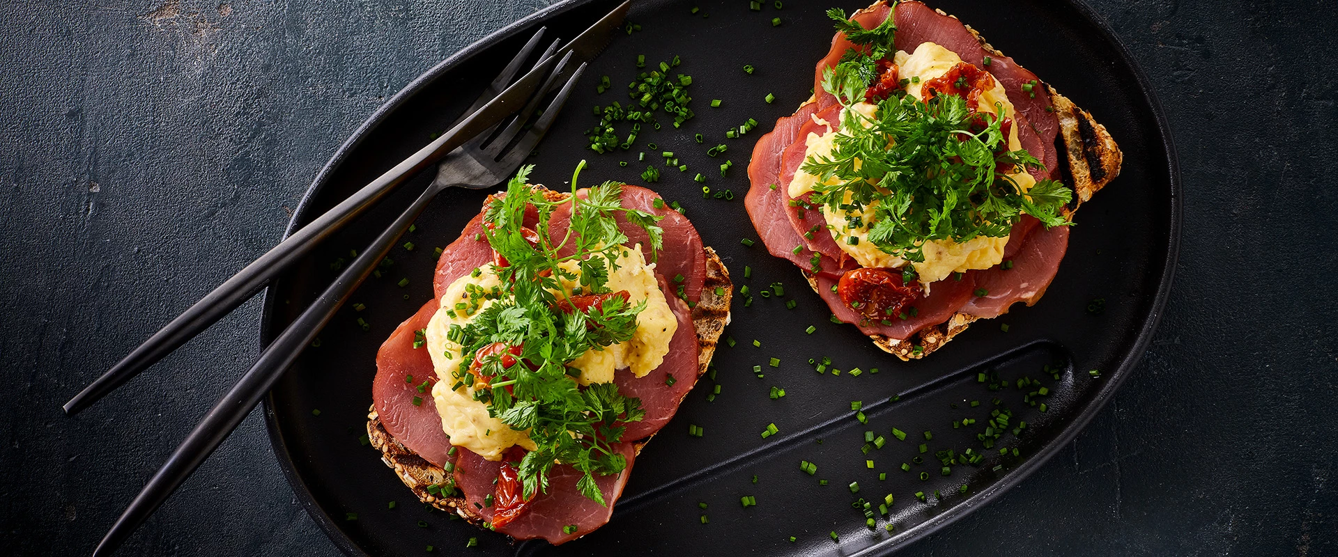 Røget mørbrad med røræg