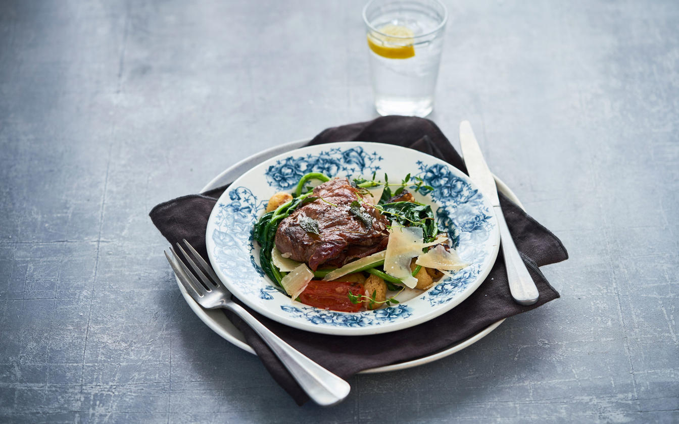 Saltimbocca med stegte gnocchi