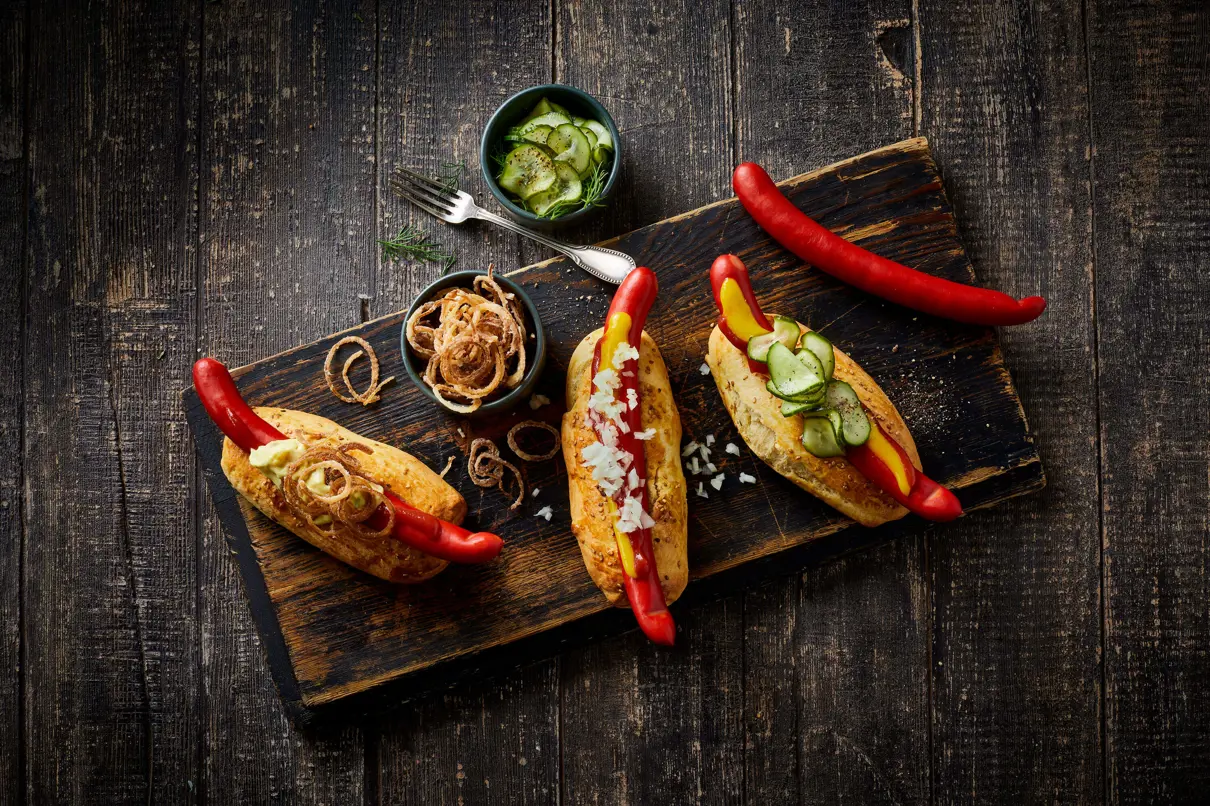 Hotdogs med røde pølser fra GØL