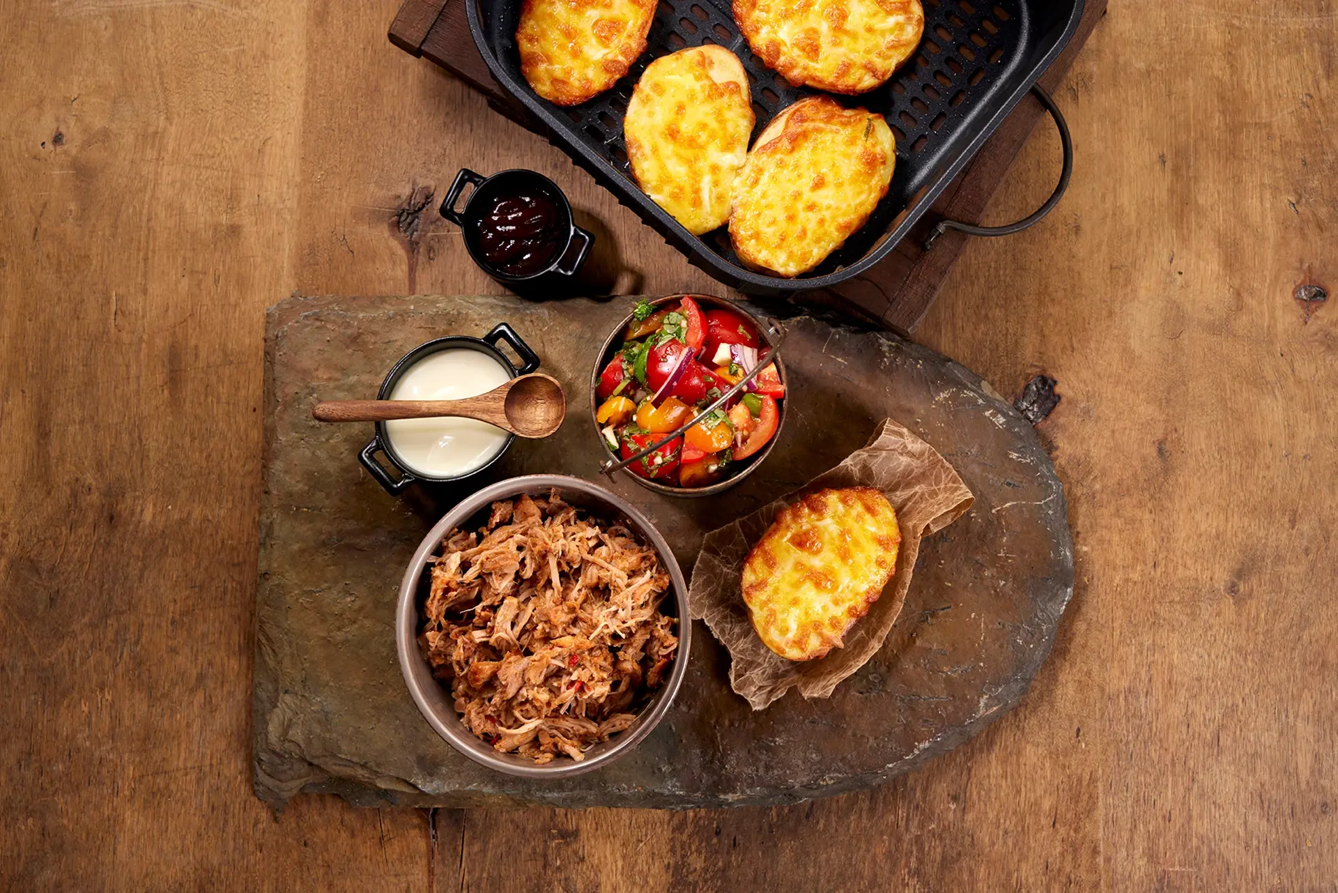 Pulled pork med ostgratinerad bakpotatis